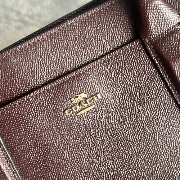 Set of coach bag and wallet oxblood colour, fits macbook - Picture 5 of 6